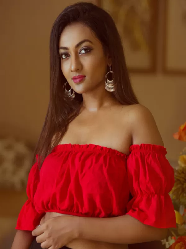 I am Smriti Chowhan, a 22-year-old girl who is cute, sweet and bubbly 1