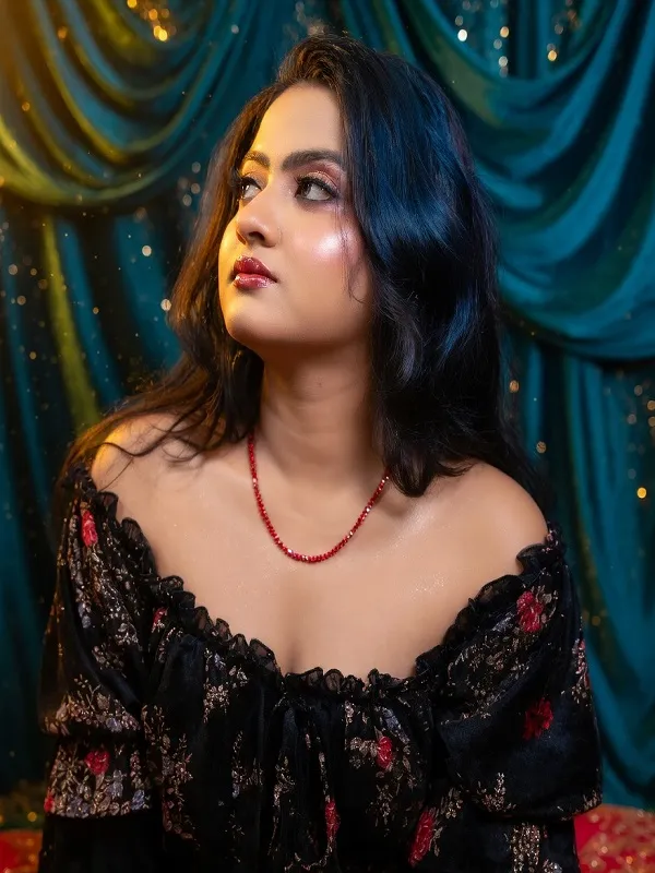 Don't feel lonely, spend a lovely time with Navi Mumbai Escorts. 3