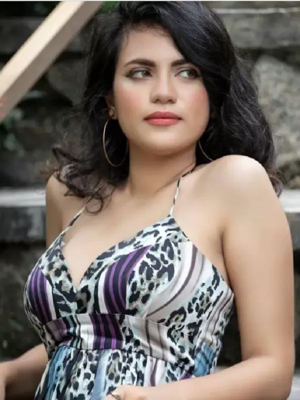 As a Bengali girl I has been blessed with a natural mesmerizing beauty 1