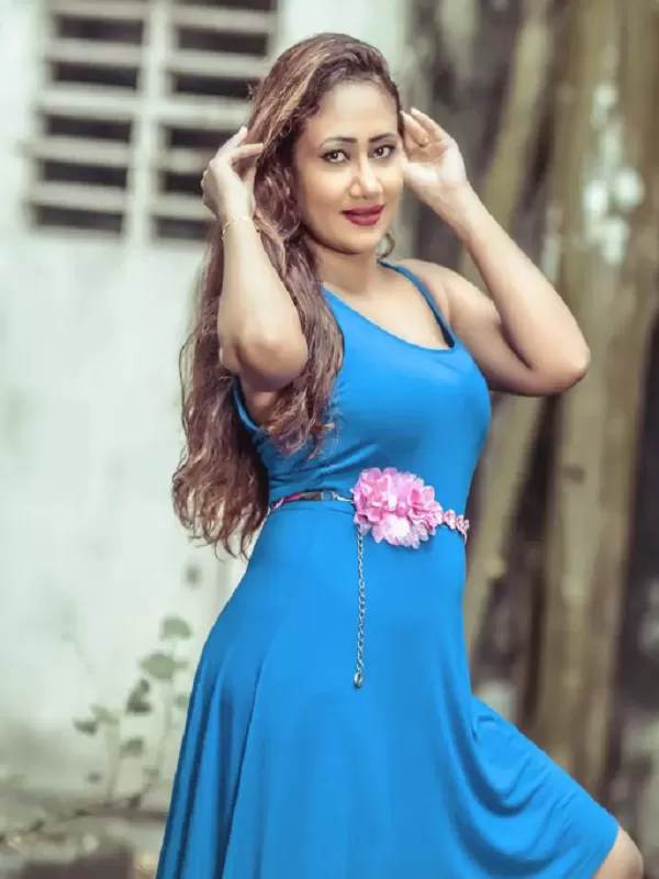 I am always well-groomed and dressed to impress with my sizzling look 1