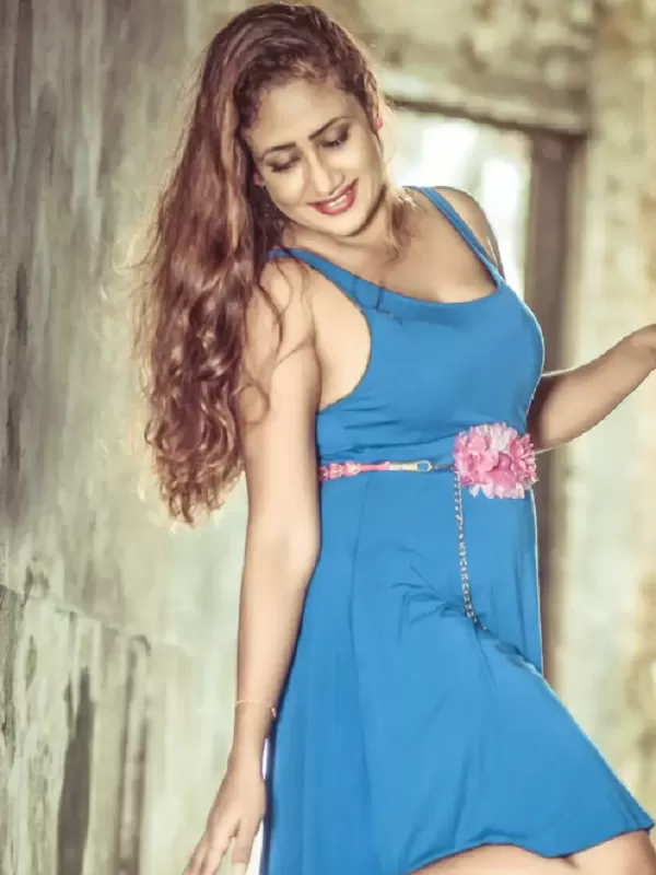 I am always well-groomed and dressed to impress with my sizzling look 3