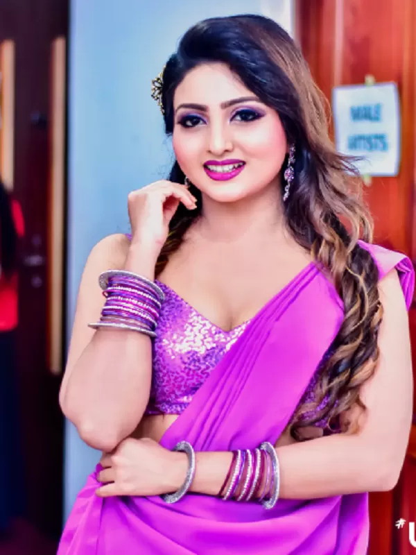 I am bold and hot model girl from Kolkata. I am the buzz of the city 3