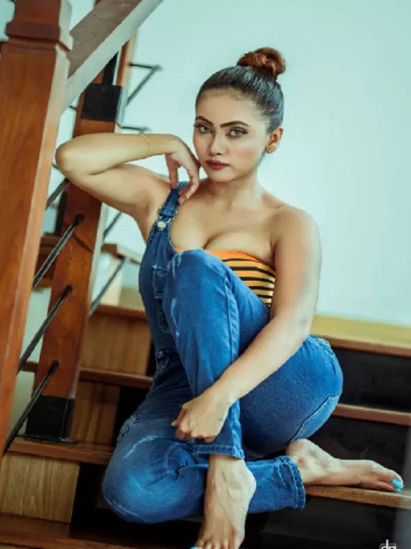 I am horny and lusty. I am a slutty, sex-hungry housewife from Delhi 1