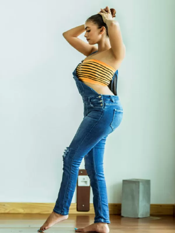 I am horny and lusty. I am a slutty, sex-hungry housewife from Delhi 3