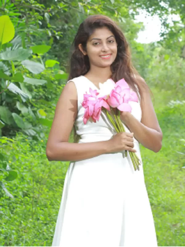 I am beautiful. I am enchanting. Live a carefree life with my company 1
