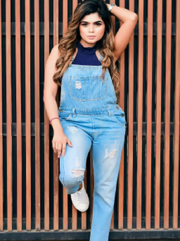I am a young, beautiful, and modern-era girl from the Dehradun city 1