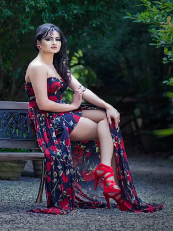 The glittering beauty with a flawless pampering body and skin tone 1