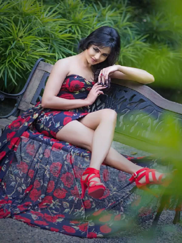 The glittering beauty with a flawless pampering body and skin tone 3