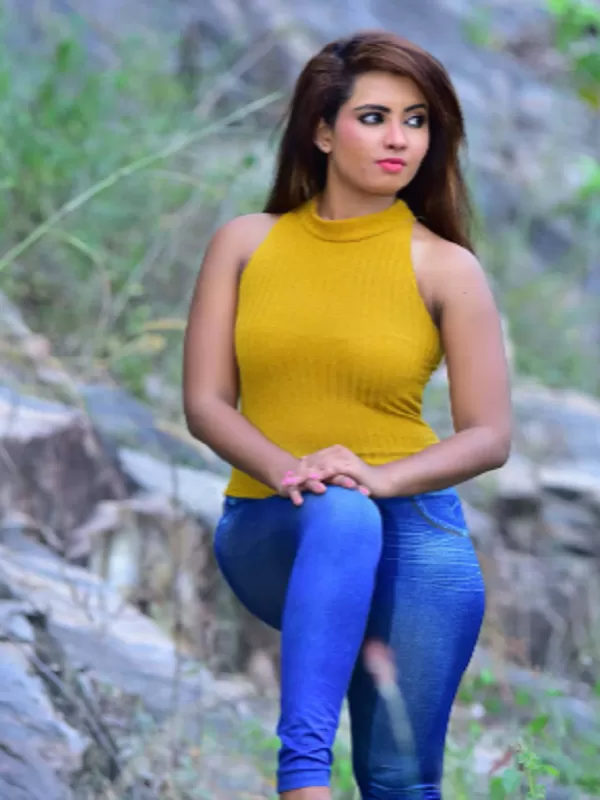 I am a horny and slutty sex bomb from Punjab. Get seduced by me 1