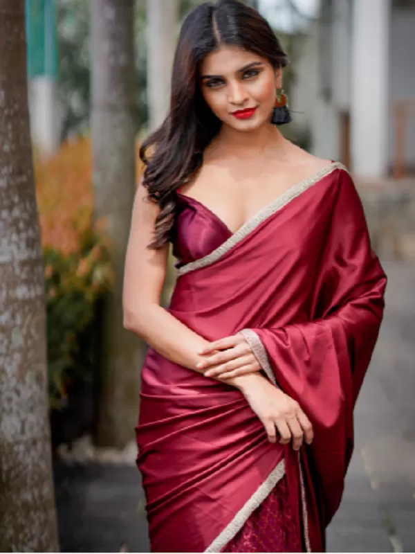 I'm a Bengali sex bomb who is both horny and seductive. Let me entice 3