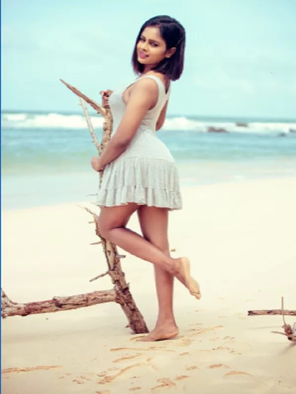 Let's enjoy an intimate and romantic time on the beautiful sea beach 2