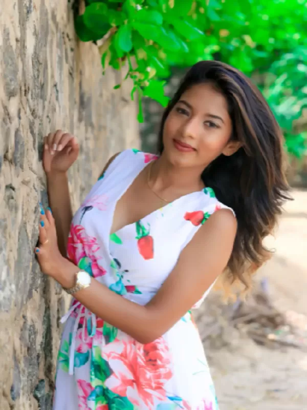 I am the girl of your dripping fantasies. Meet me now in Darjeeling 2