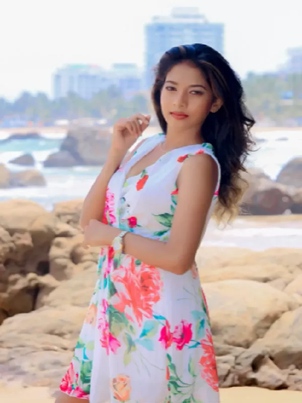 I am the girl of your dripping fantasies. Meet me now in Darjeeling 3