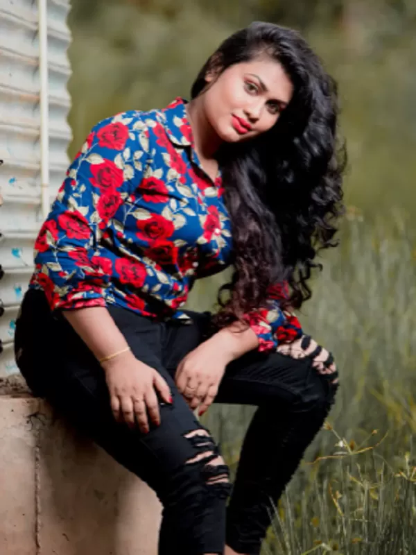 My mesmerizing beauty will attract you to me like a magnet. 1