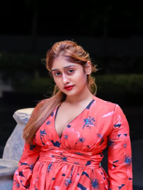 I am a horny model girl full of lust and slut. Meet me today 3