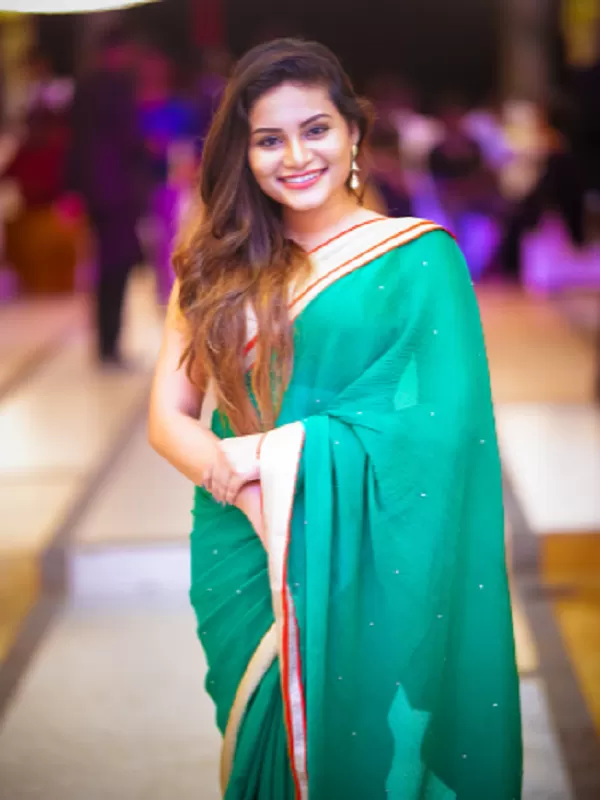 Connect up with a jolly and charming Bengali housewife of Siliguri. 1