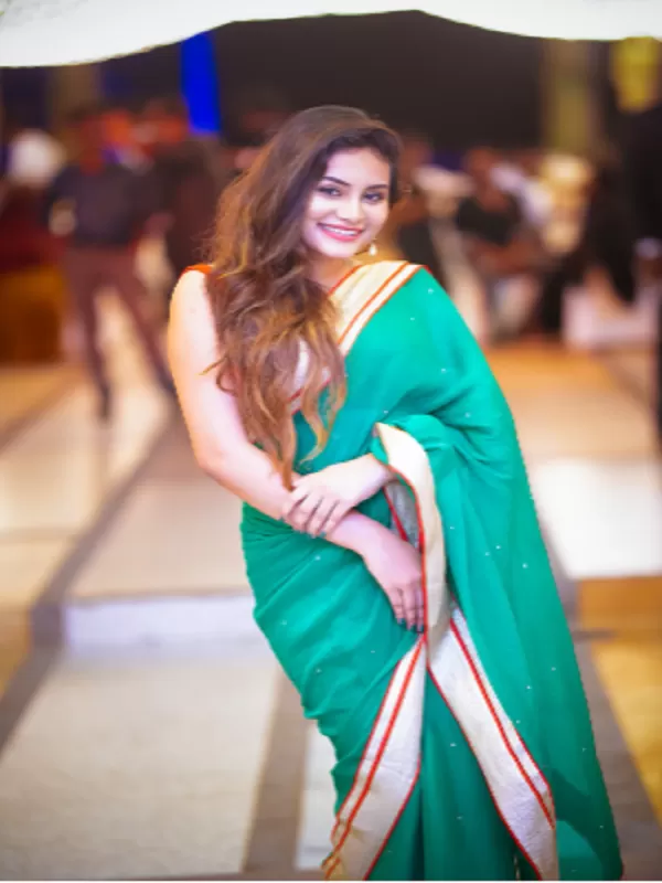 Connect up with a jolly and charming Bengali housewife of Siliguri. 2