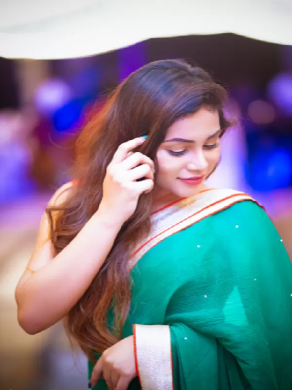 Connect up with a jolly and charming Bengali housewife of Siliguri. 3