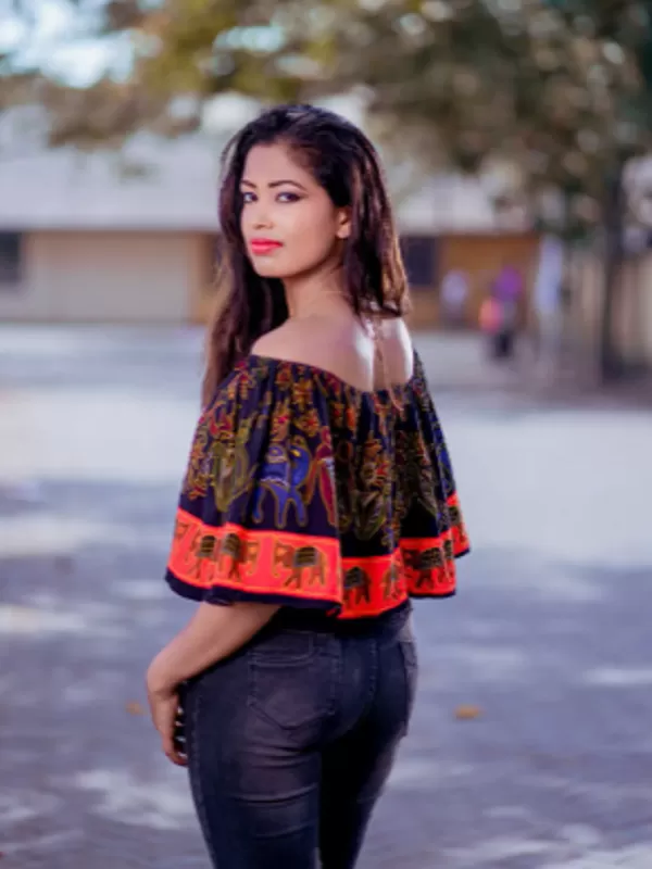 Make contact with a cheerful and charming Nepali girl from Darjeeling 2