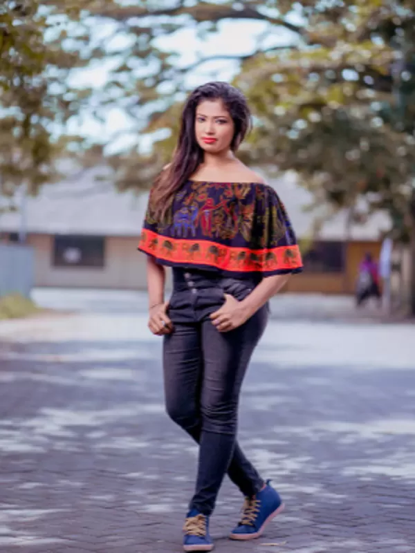 Make contact with a cheerful and charming Nepali girl from Darjeeling 3