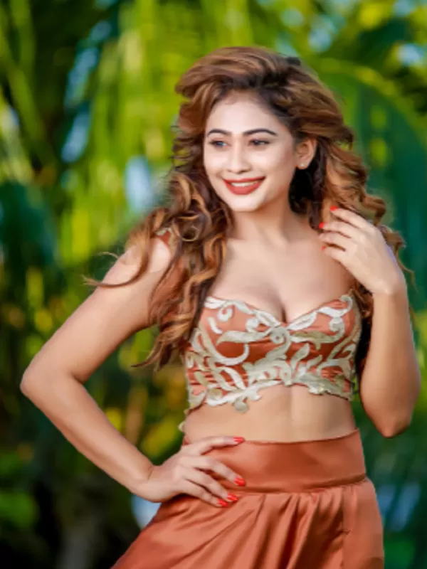 I am one of Mandarmani's most adorable and alluring call girls. 2