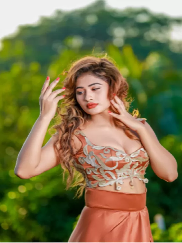 I am one of Mandarmani's most adorable and alluring call girls. 4