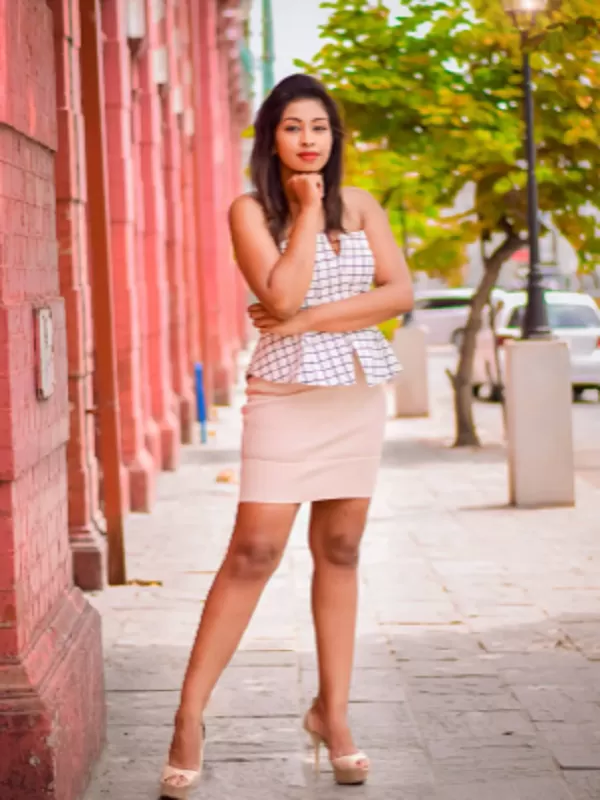 I am a cute and charming Udaipur call girl offering out-call in hotels 2