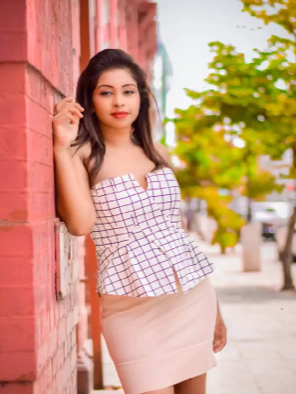 I am a cute and charming Udaipur call girl offering out-call in hotels 3