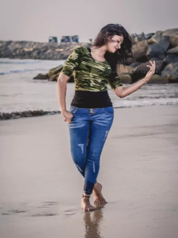 Genuine Digha call girl provides a hot body-to-body massage service 2