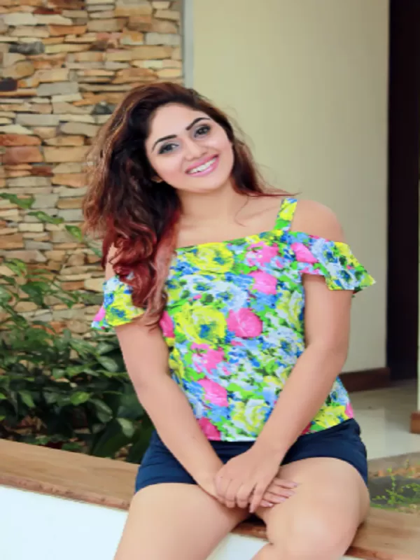 Send a WhatsApp message to meet sexy and beautiful Digha call girls 2