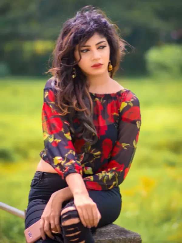 Meet and sexy and stunning call girl in Siliguri and enjoy her company 2