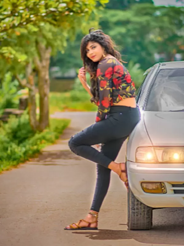 Meet and sexy and stunning call girl in Siliguri and enjoy her company 3