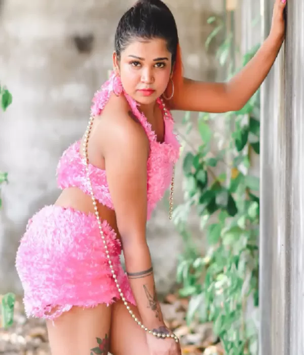 I am a bikini model with hot curves and a very delightful figure. 2