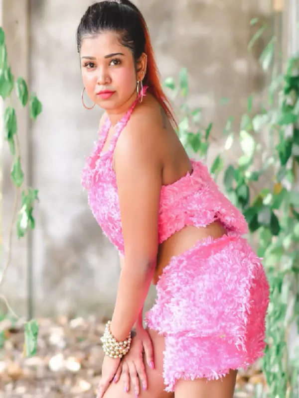 I am bikini model with hot curves and a delightful figure. 3