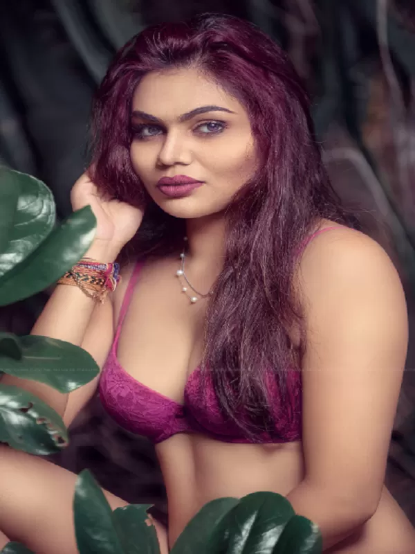 Meet and enjoy the company of a Sexy Jodhpur call girl. 1