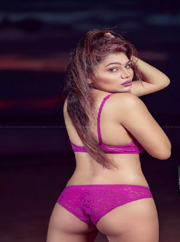 Meet and enjoy the company of a Sexy Jodhpur call girl. 2