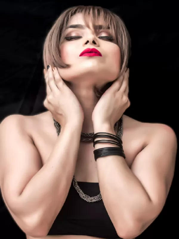 I work as a call girl in Jodhpur, and people love the way I appear. 2