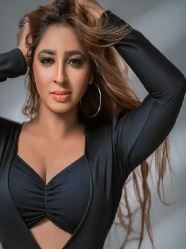 I am a housewife with Curvy shape working as an escort in Bhubaneswar. 1