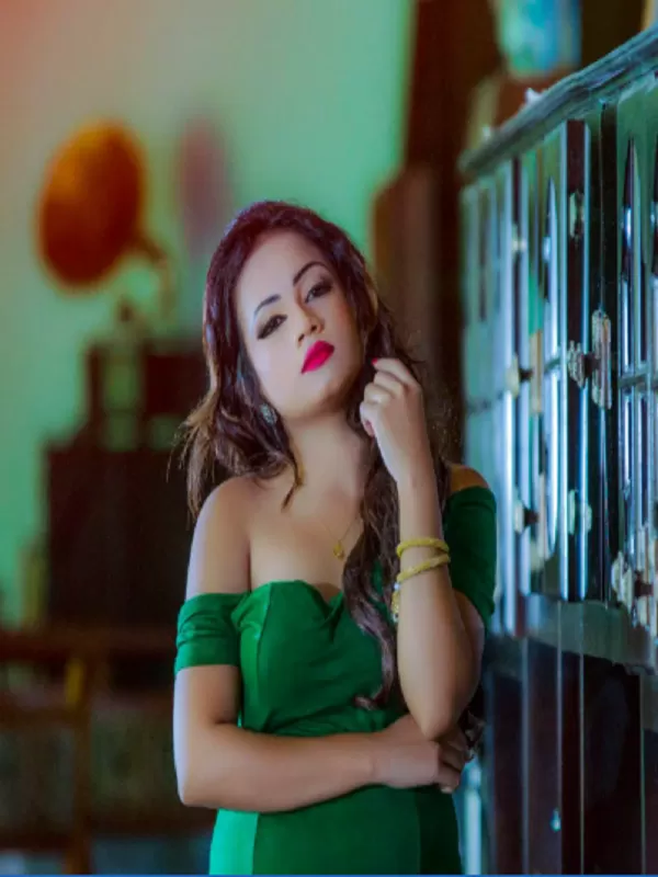 Hello, I am Yasmen Khan, a call girl in Jodhpur. 2