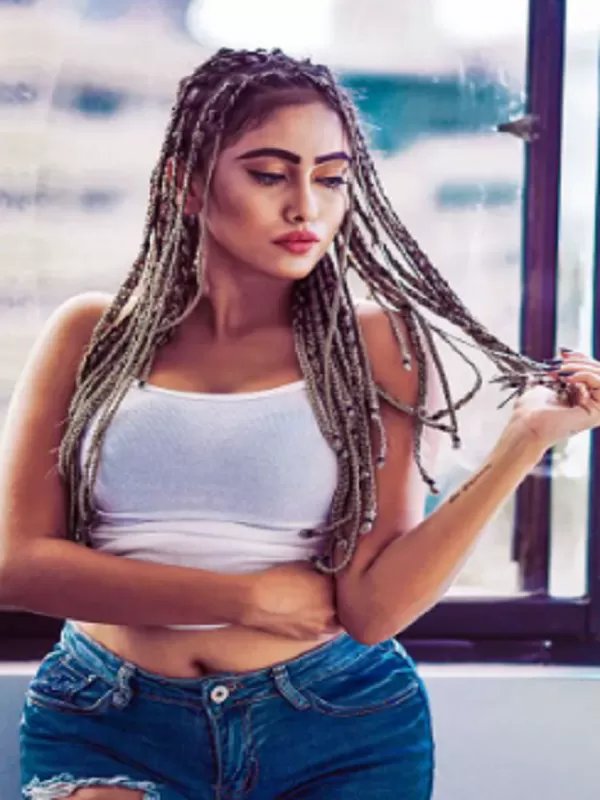 I am hot and young call girl with beautiful and curvy figure. 1