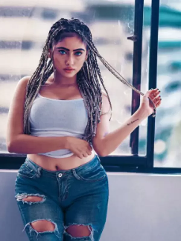 I am hot and young call girl with beautiful and curvy figure. 2