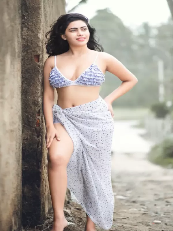 I am passionate call girl to satisfy all your horny desires . 3