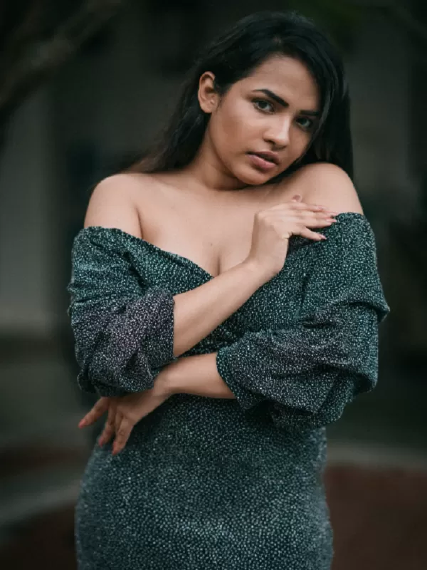 Meet and enjoy the company of a stunning escort in Jodhpur. 3