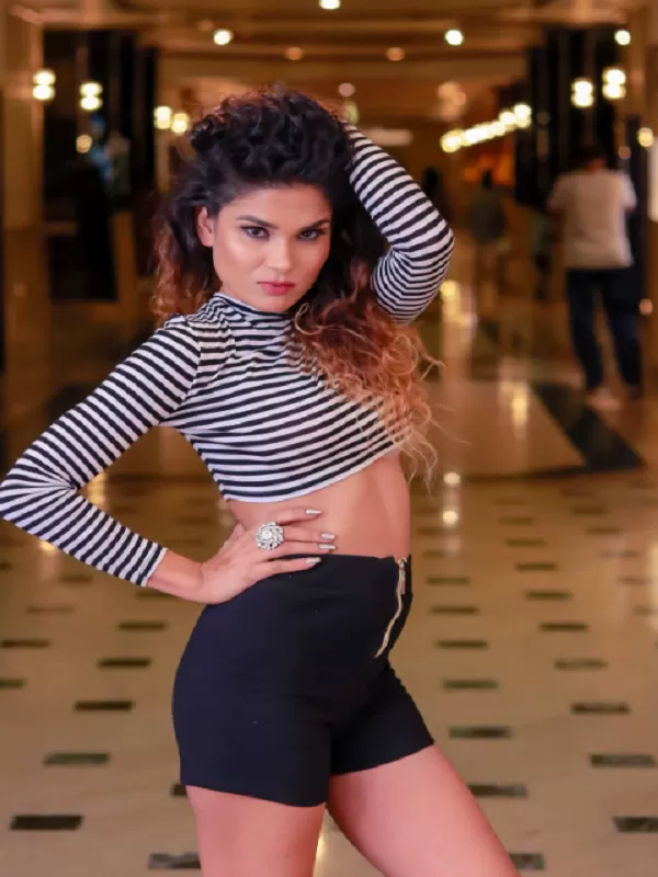 I am hot teen call girl in Bhubaneswar with such a round figure. 3