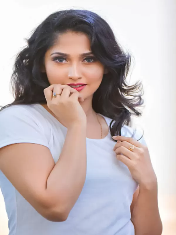 I am hot attractive call girl in Ranchi living without parents. 2