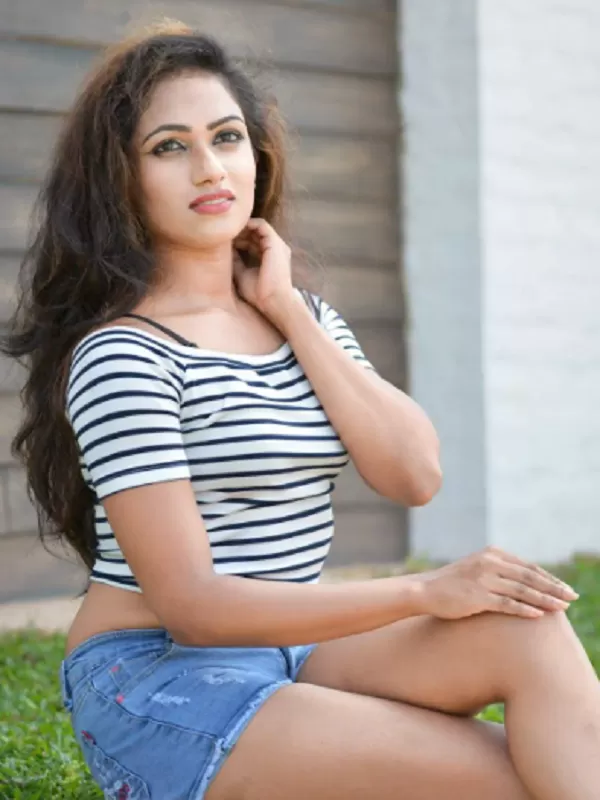 I'm a stunning, brash, and ultra-sexy call lady from Dehradun. 2
