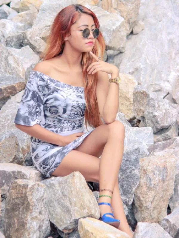 I am a college student working as call girl you will feel so horny . 1
