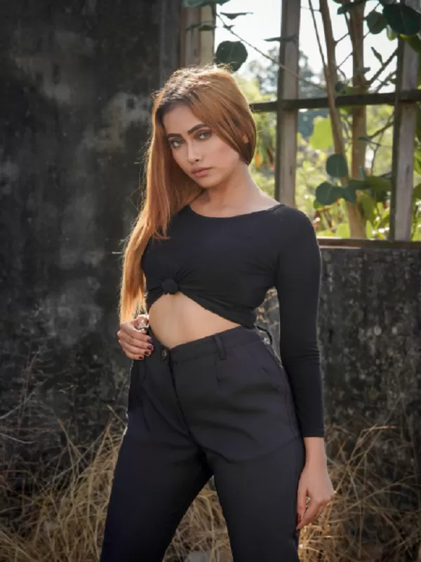 I am a young and lovely Vadodara call girl. I am only 21 years old. 1
