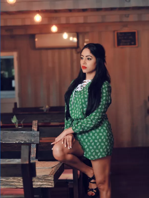Good day, everyone. I am Jyoti Pathak, a 22-year-old Surat call girl. 2