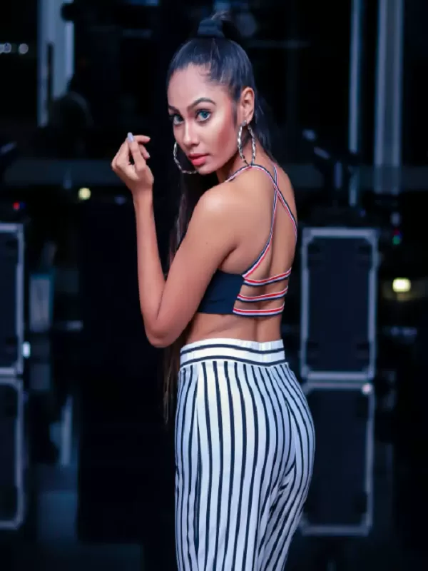 I am hot stunning mature call girl in Bangalore to give you pleasure. 1